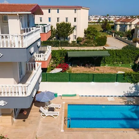 Refreshing House With Private Pool In Antalya 베렉